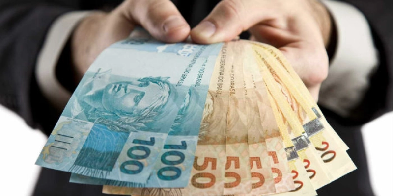 A três meses do 13º salário, saiba como calcular e quem tem direito