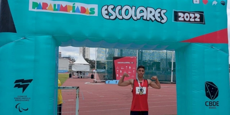 Aluno da Escola SESI conquista ouro em lançamento de disco nas Paralimpíadas Escolares