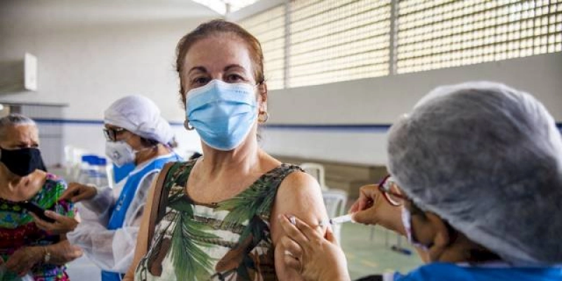 João Pessoa avança na aplicação da 2ª dose da Coronavac e reforça campanha de arrecadação de alimentos