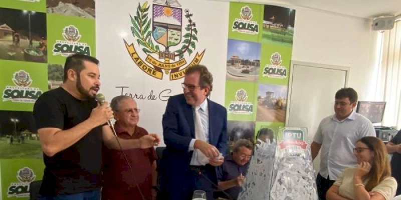 Mulher do Jardim Brasília é a ganhadora do Carro IPTU premiado em Sousa