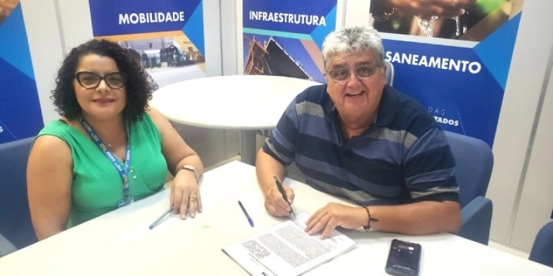 Prefeito assina contrato para a construção da Ciclovia em Vieirópolis 
