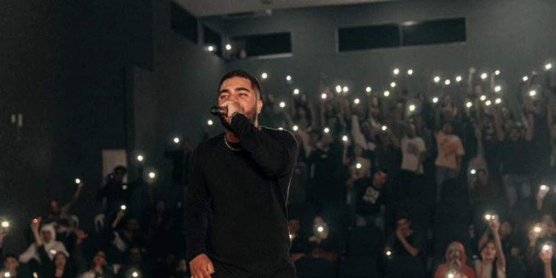 Projeto Cine Cultural tem exposições, feirinha e show do rapper Chuck no Cineteatro São José