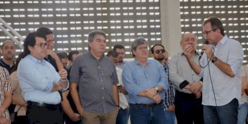 Lindolfo e Tyrone comemoram anuncio da Perimetral pelo Governador João Azevedo em Sousa 