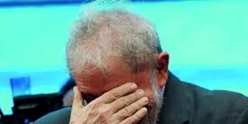 Lula passa por procedimento médico sem intercorrências