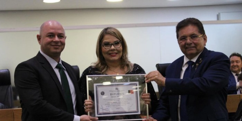 ALPB concede título de cidadania paraibana à juíza Adriana Barreto Lossio de Souza