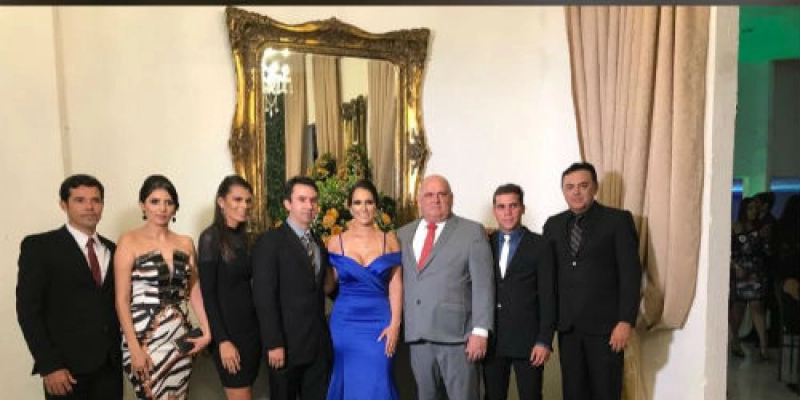 Engenheira Civil Marqueza agradece a Deus pela conquista, e celebra momento com a Família