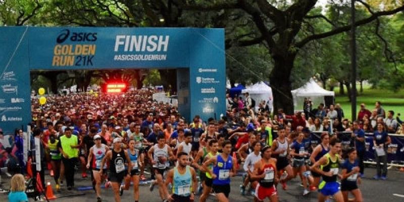 Milhares de corredores foras às ruas de Buenos Aires na segunda edição da ASICS Golden Run