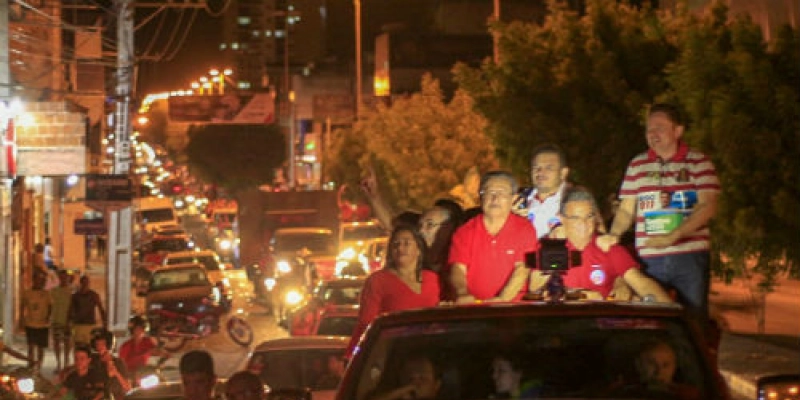 Zé Maranhão movimenta Patos em grande carreata