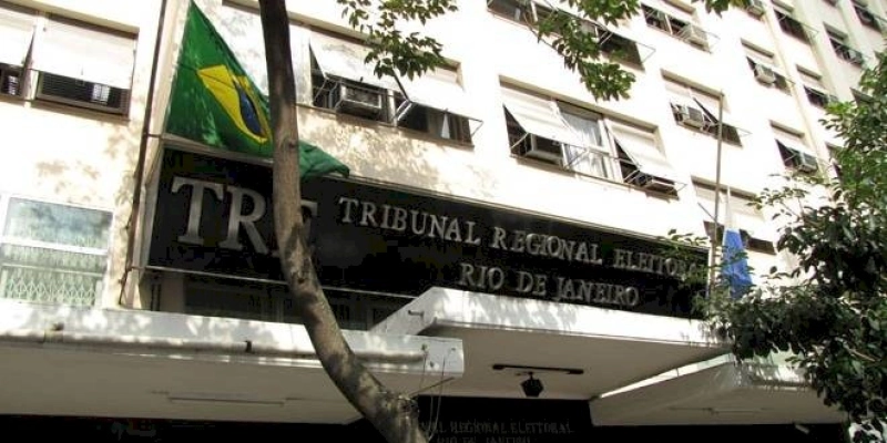 TRE cassa deputado estadual por abuso de poder religioso