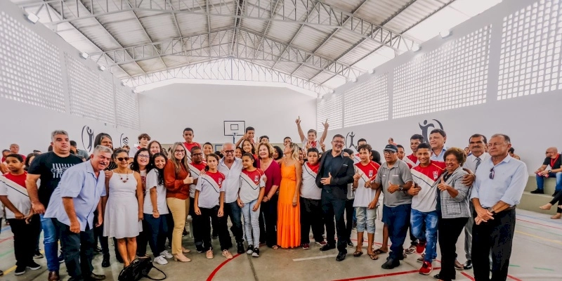 Prefeito entrega reestruturação de escola no Bairro dos Novais e número chega a 10 unidades inauguradas