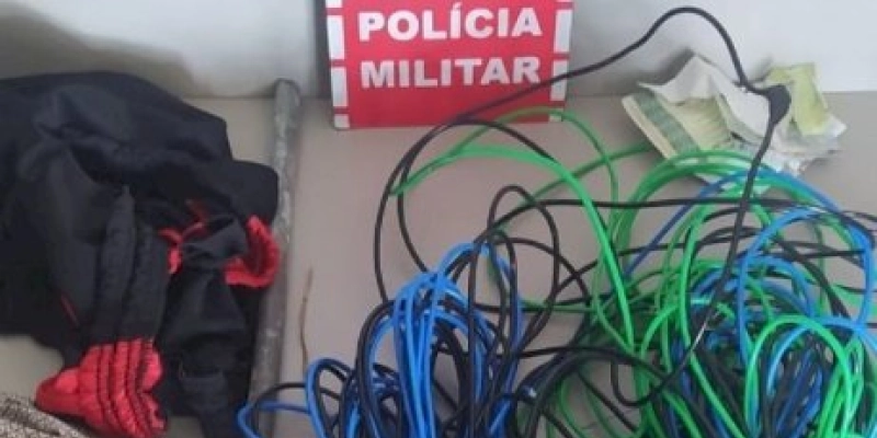 Polícia prende em flagrante indivíduo furtando cabos de energia de uma recicladora