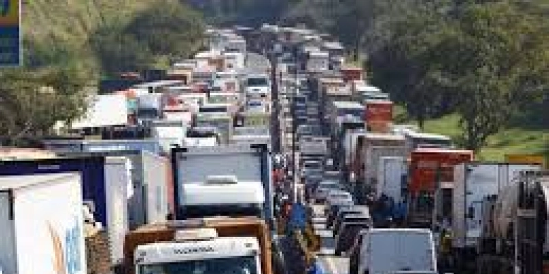 PF investigará mensagens falsas sobre greve de caminhoneiros