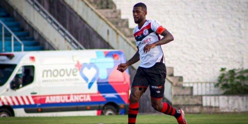 Zagueiro pede dispensa e deixa o Campinense