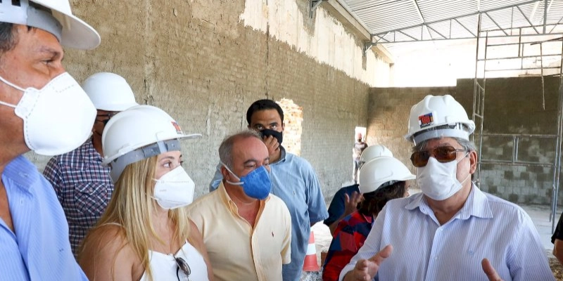 Governador inspeciona reformas, entrega obras da educação e acompanha programa Prato Cheio em Campina Grande