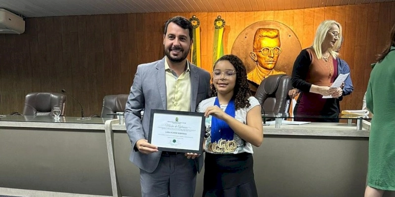 Atleta de natação do SESI recebe Moção de Aplausos da Câmara Municipal de Campina Grande