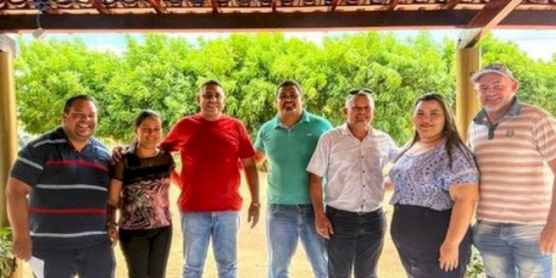Prefeito João Neto realiza reunião de planejamento com a equipe da Secretária de Cultura, Esporte e Turismo do município