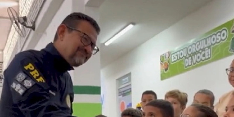 Alunos da rede municipal de ensino de Marizópolis recebe visita da Polícia Rodoviária Federal, através do Projeto "EDUCAR PRF"