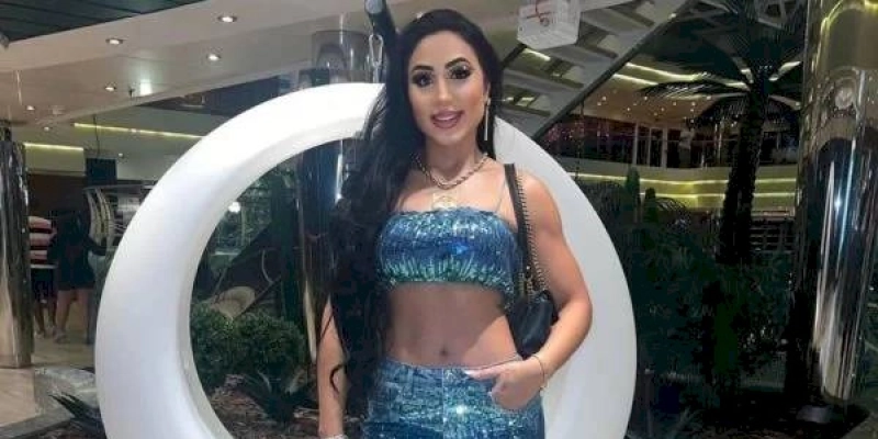 Irmã de Deolane é criticada por ir à Farofa da Gkay com mãe internada