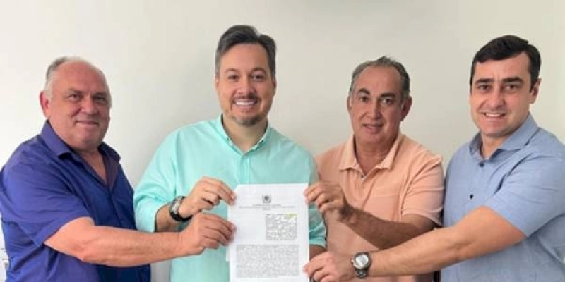Ao lado de Coloral, Júnior Araújo assina convênio junto a SEDAM para construção de novo cemitério em São José da Lagoa Tapada