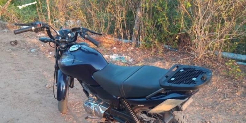 Moto furtada da calçada de residência é recuperada logo em seguida pela Polícia Militar, em Sousa