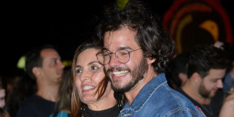 Túlio Gadêlha celebra 8 meses de namoro com Fátima Bernardes e se declara