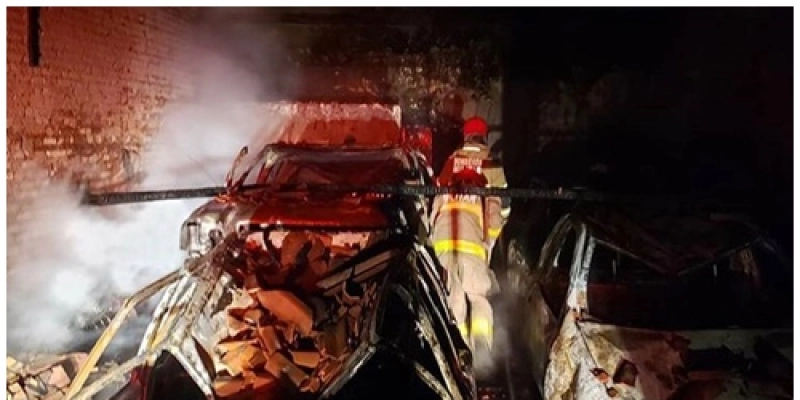 Veículos ficam completamente destruídos após incêndio em município paraibano; veja
