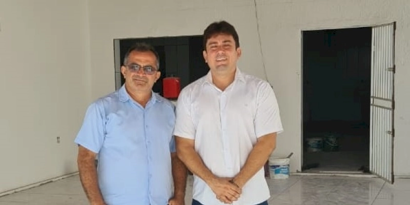 Helder Carvalho e Roberto Freire realizam visita técnica a obras de construção do CRAS do Bairro Mutirão, em Sousa