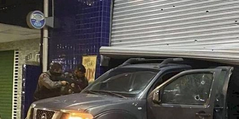 Durante a madrugada, quatro integrantes da “gangue da marcha à ré” foram presos em flagrante