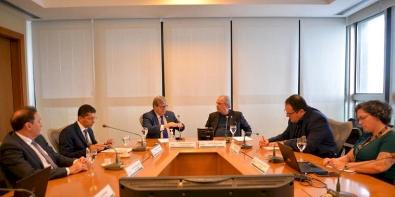 João Azevêdo se reúne com presidente do BNDES no Rio de Janeiro e garante R$ 550 milhões de investimentos em infraestrutura