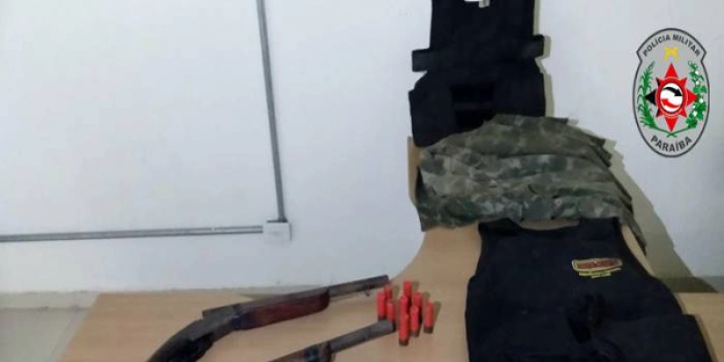 Polícia apreende armas de fogo, coletes balísticos e detém dois suspeitos após troca de tiros