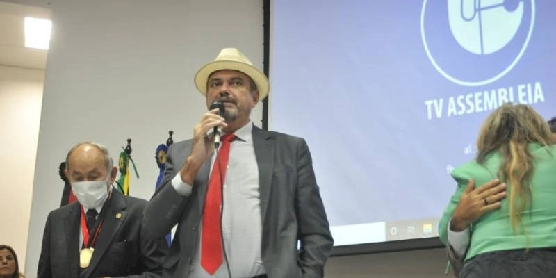 Deputado Jeová pede desculpas a homenageados e sugere que ALPB não faça mais entregas coletivas de medalhas