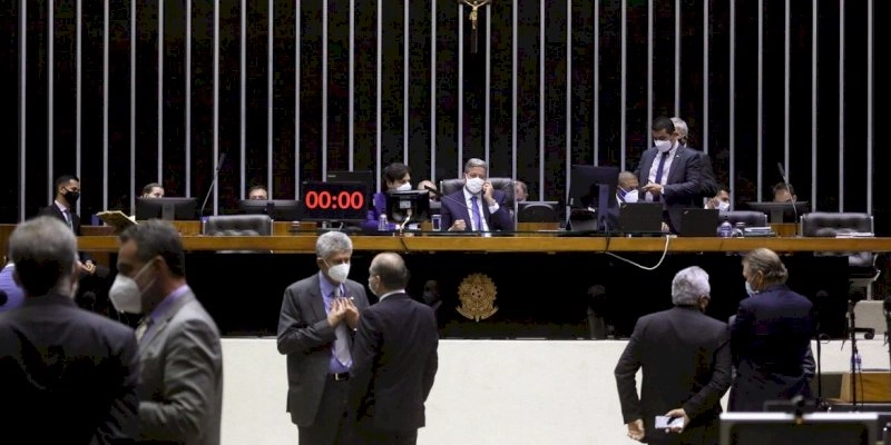 Câmara conclui votação e PEC dos precatórios vai à promulgação