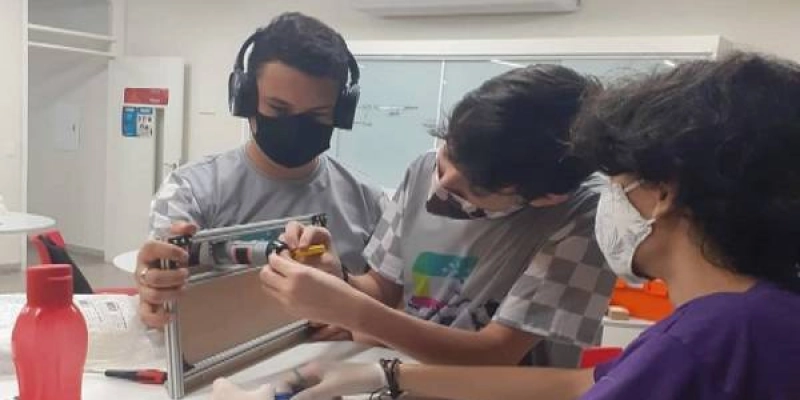 Alunos da Escola SESI se preparam para temporada do torneio de robótica de 2021