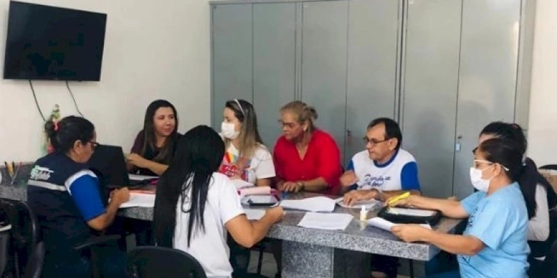 Secretaria de Saúde realiza reunião com os agentes comunitários de saúde e profissionais da enfermagem, visando buscar melhorias para a população 