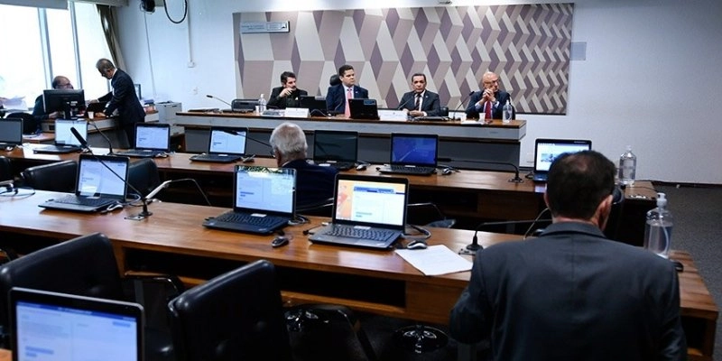 Rejeição da PEC da Blindagem expõe divisão entre Senado e Câmara