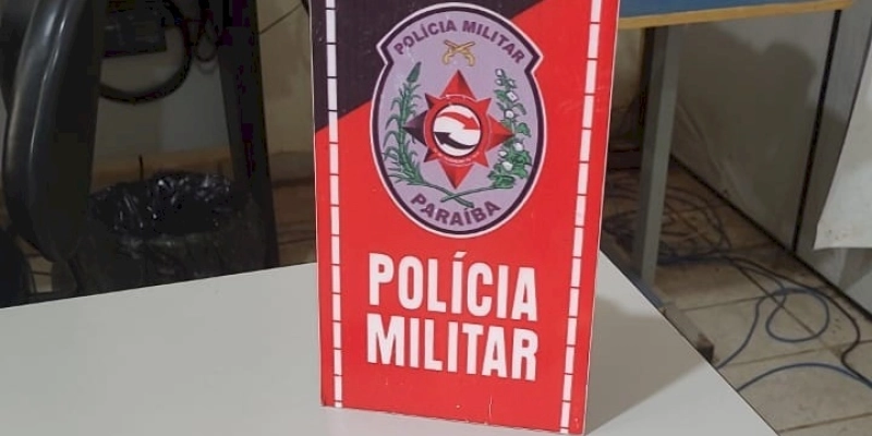 Homem é flagrado pela polícia militar com pistola na cintura, durante blitz na PB 317 