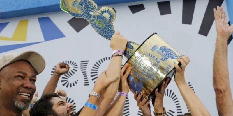 Campeã: Imperatriz Leopoldinense celebra fim de jejum de 22 anos
