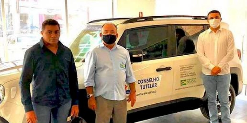 Irani Alexandrino entrega veículo ao Conselho Tutelar do município de Coremas