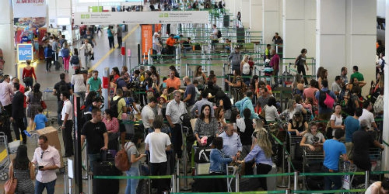 Aeroportos pelo Brasil operam com restrição