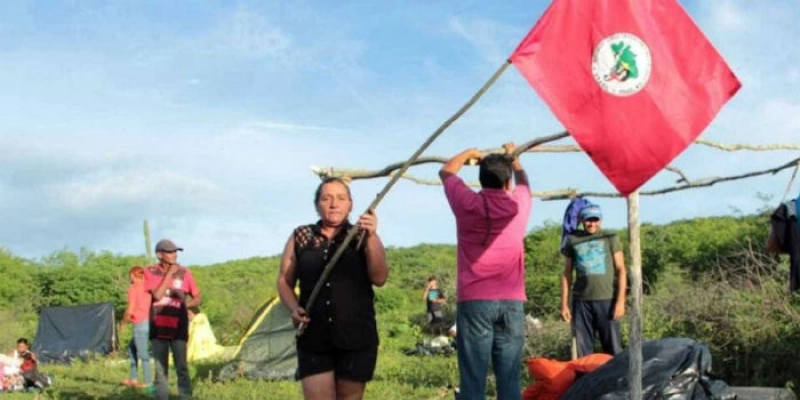 NESTA TERÇA - MST invade fazenda da família do senador José Maranhão; Veja
