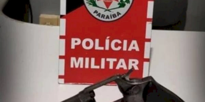 Polícia Militar prende suspeitos por porte ilegal de arma de fogo e desacato no interior da Paraíba