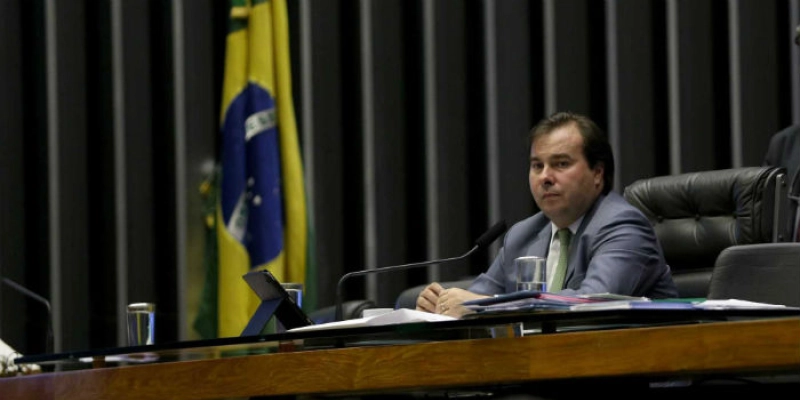 Após rebaixamento do Brasil, Maia se diz magoado com governo