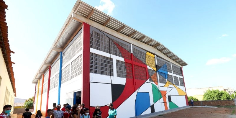 Governador entrega ginásio e inspeciona obras em São José de Piranhas