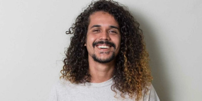 Literatura da periferia veio para ficar, diz escritor Geovani Martins