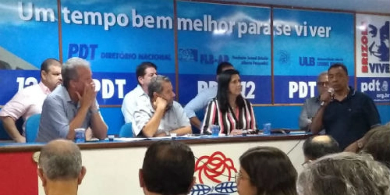 PDT aprova indicativo de apoio a Rodrigo Maia para presidência da Câmara