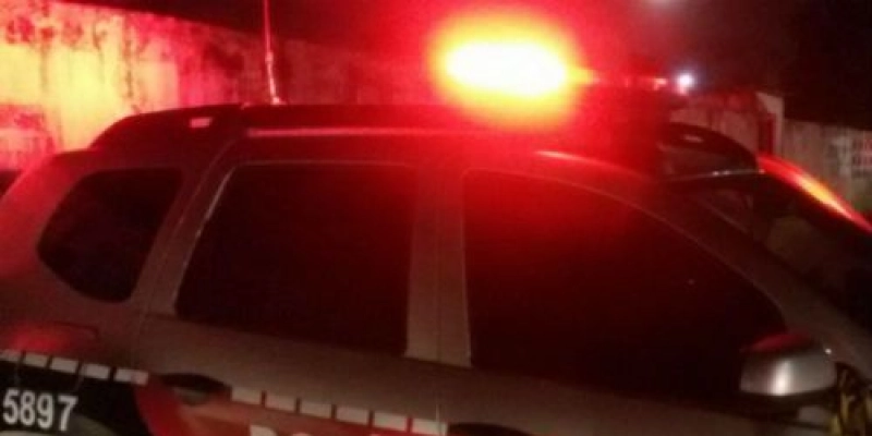 Assaltantes utilizam carro em marcha ré para praticarem crime; veja