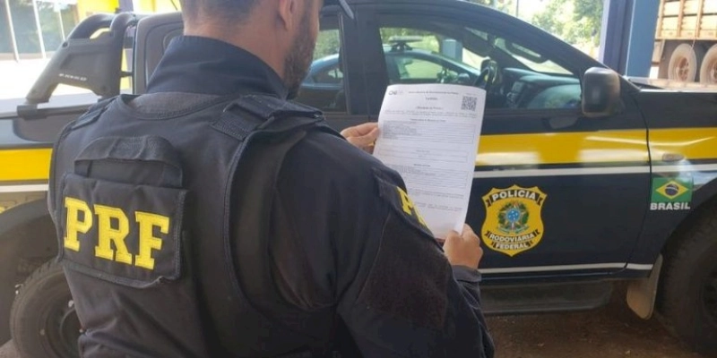 Ação conjunta entre PRF e Polícia Civil cumpre mandado de prisão e desarticula organização criminosa, na PB 
