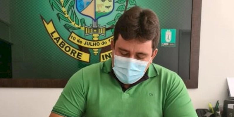 “Indiscutivelmente o maior Prefeito da história de Sousa”, diz Hélder sobre Tyrone ao assinar licitação da Nova Casa de Sousa