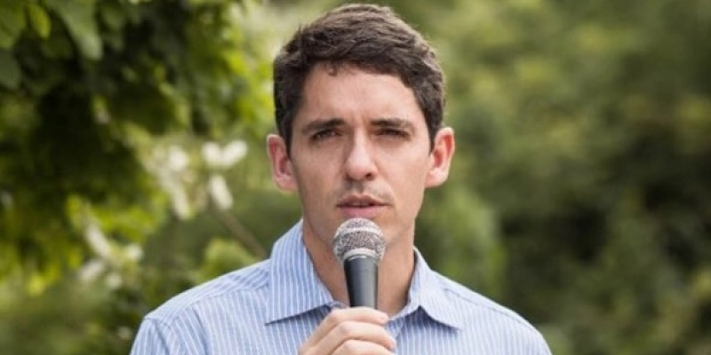 “Educação para Ricardo nunca foi prioridade”, diz Tovar sobre crise na UEPB e escolas fechadas