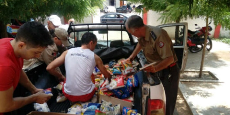 Bombeiros entregam alimentos arrecadados em corrida a instituições de caridade de Cajazeiras